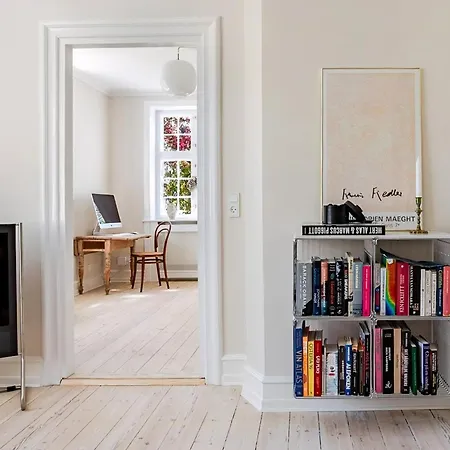 Historic Terraced House In The White * København
