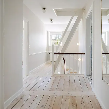 Historic Terraced House In The White Feriehus *
