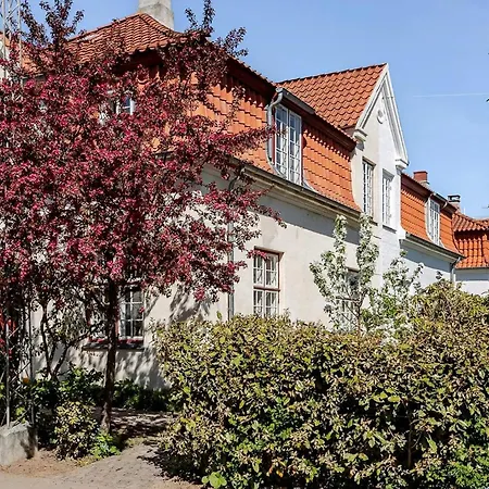Historic Terraced House In The White København